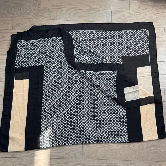 Black and Beige Geometric Patterned Scarf - Picture 6 of 7